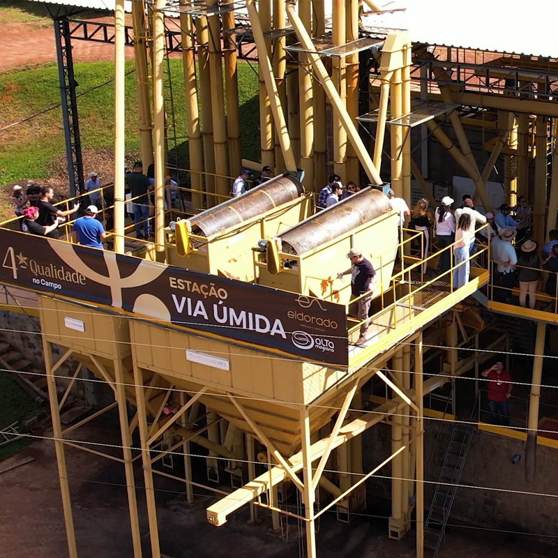 Tecnologia e consistência na construção dos cafés de qualidade.